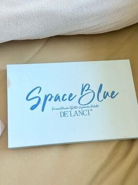 Space Blue Eyeshadow Palette by DE'LANCI - Light Blue